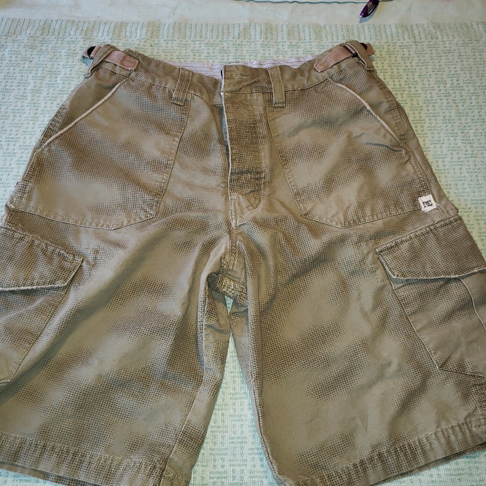 DC‎ Olive Green Cargo Shorts Size 32